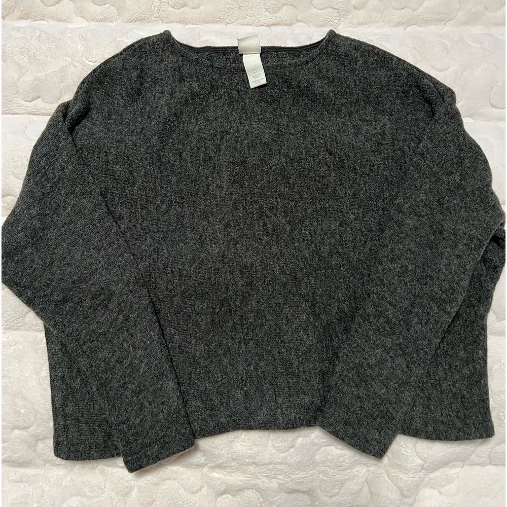 WOMANS SWEATER